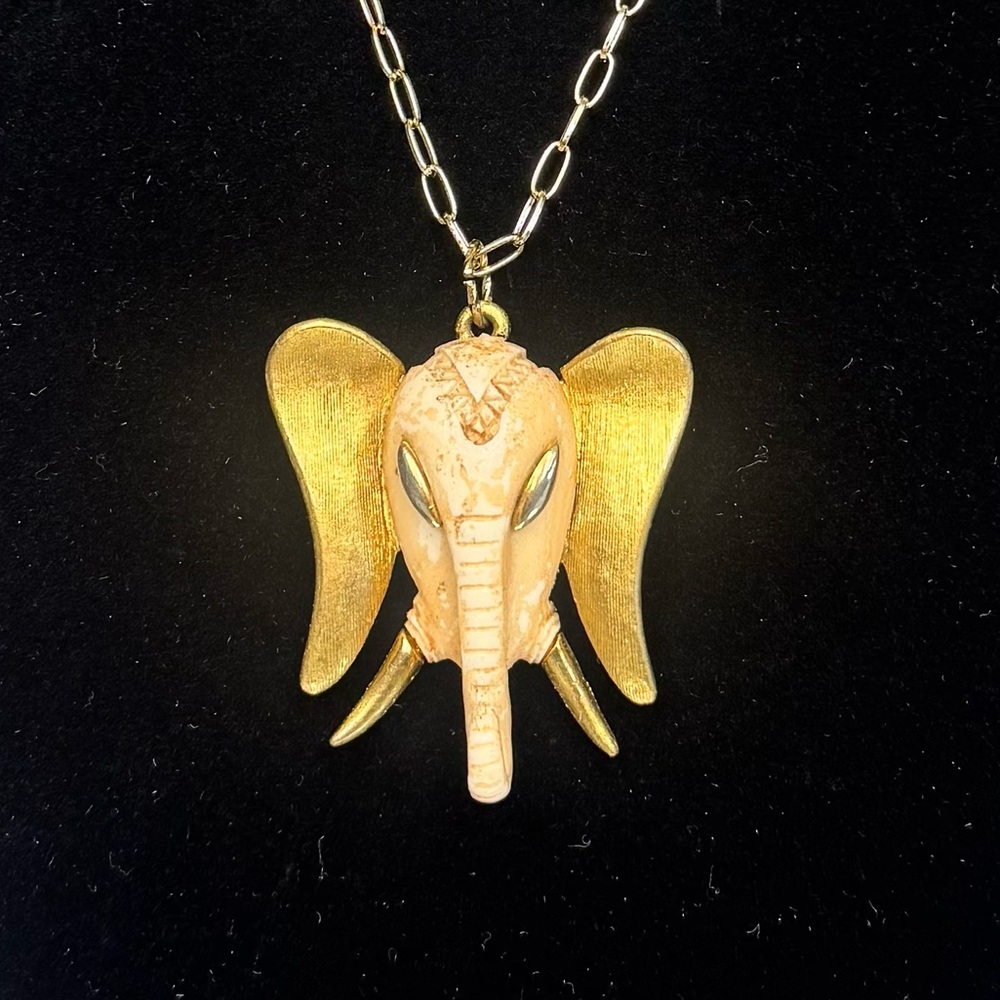 RAZZA Vintage Gold Pendant Necklace